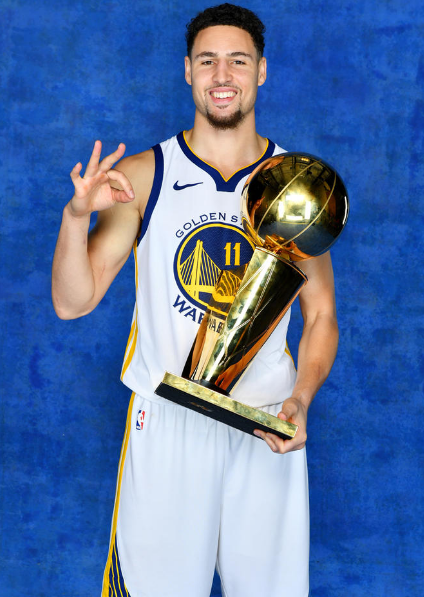 世体：齐达内现身伯纳乌但不会接替阿隆索，他只想执教法国（世体：齐达内现身伯纳乌，但无意接班阿隆索，只愿执教法国队）