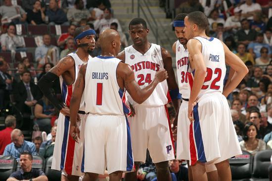 奥斯卡庆祝海港夺冠：我们是冠军！祝贺我的队友、朋友和球迷（奥斯卡为海港封王喝彩：我们是冠军！感谢我的队友、朋友与球迷）