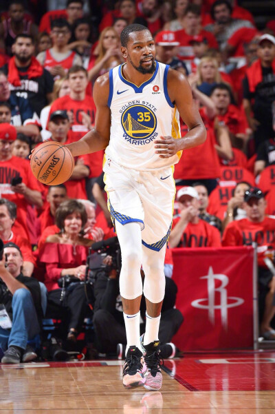 尤尔曼德：马扎腿部有些不适；霍夫曼预判强，是球队重要一员（尤尔曼德：马扎腿部轻微不适，霍夫曼预判出色系球队重要一员）