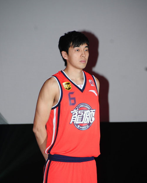 李磊：这赛季我们有争取双冠的机会，但很可惜没有拿到（李磊：本季原有望冲击双冠，最终未能如愿）