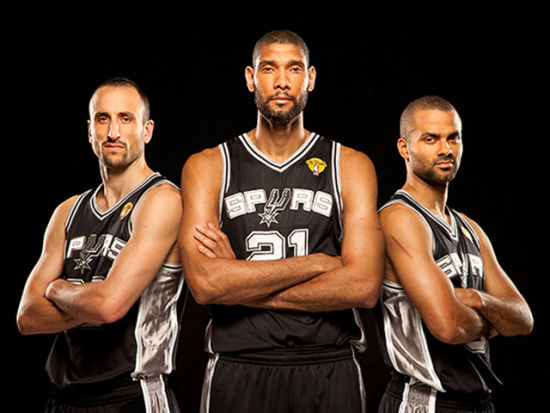 里程碑，海港中场徐新已为中国俱乐部出战200场比赛（中国俱乐部200战达成！海港中场徐新迎来职业里程碑）