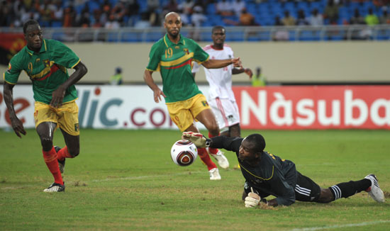 意媒：如果接受降薪，目前年薪600万欧的佩7可能与罗马续约（意媒：佩7年薪600万欧，若同意降薪或将与罗马续约）