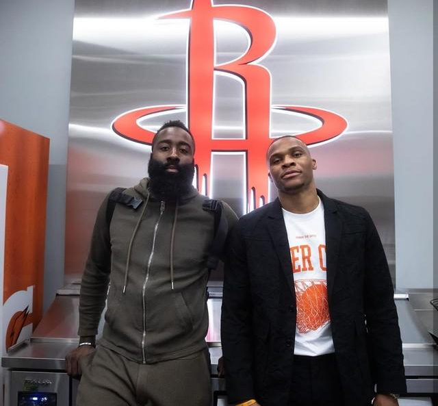 官方：除了被停赛一场之外，阿莱格里还被罚款1万欧元（官方：阿莱格里被禁赛1场并罚款1万欧元）