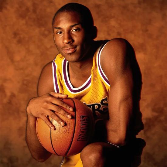 马奎尔：建议废除大部分VAR干预，保留门线技术和越位判罚（马奎尔呼吁取消大部分VAR介入，仅保留门线技术与越位判定）